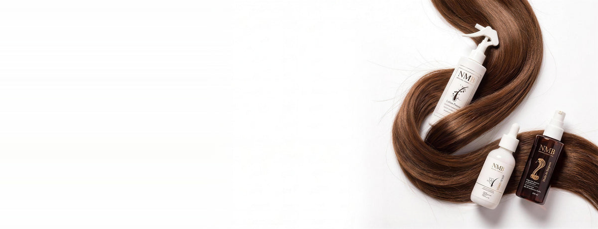 Lotion Pousse, sérum Stimuli Scalp et Huile de serpent NMB posés sur une longue mèche de cheveux